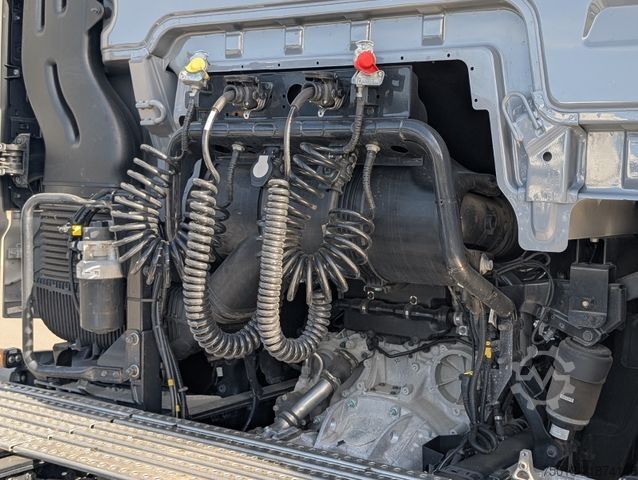 Nagy térfogatú nyergesvontató MAN TGX 18.560 LL SA Low-Liner mit D30 Motor