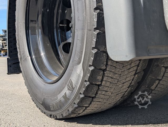 Nagy térfogatú nyergesvontató MAN TGX 18.560 LL SA Low-Liner mit D30 Motor