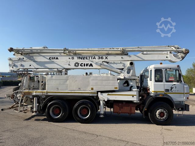 Samochód z pompą do betonu Iveco Magirus 330