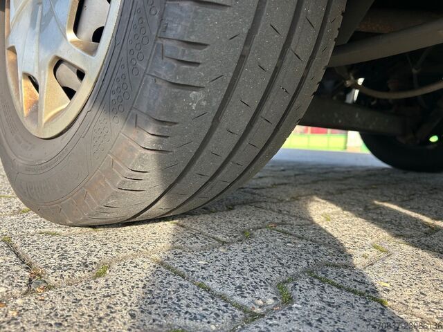 Autospecială de pompieri FORD Transit / Trage + Liege + Rampe