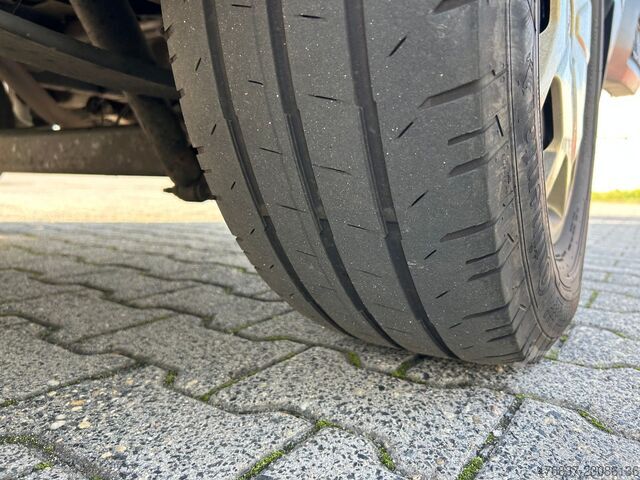 Autospecială de pompieri FORD Transit / Trage + Liege + Rampe