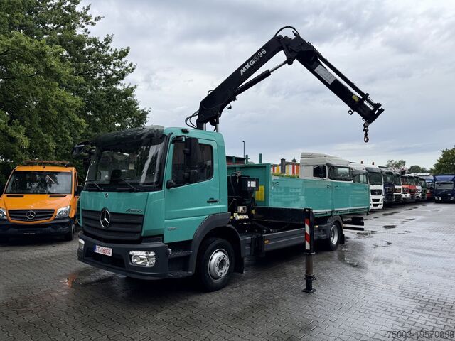 Vrachtauto met open laadbak Mercedes-Benz Atego 1227 Kran MKG 96