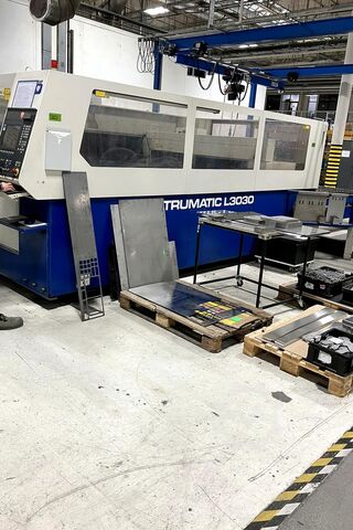 Mașină de tăiere cu laser TRUMPF TruMatic L3030