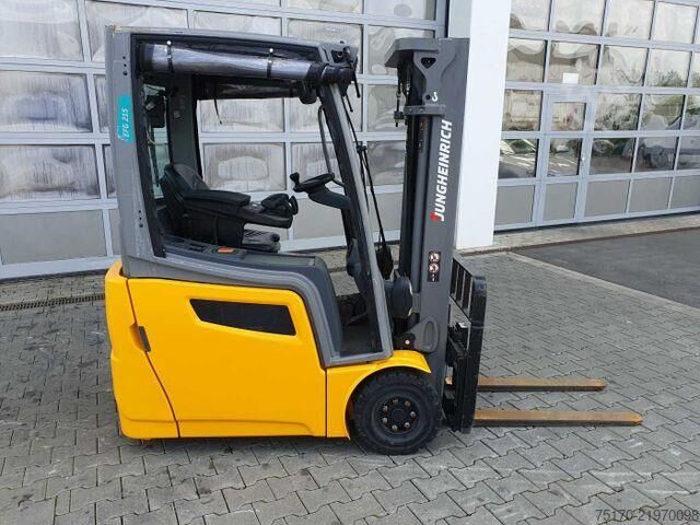 Gabelstapler Jungheinrich EFG 215 / Triplex: 4.25m! / nur 3.439h! / 2022