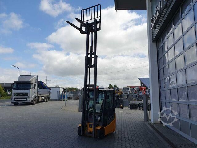 Gabelstapler Jungheinrich EFG 215 / Triplex: 4.25m! / SS / 2.472h! / 2020