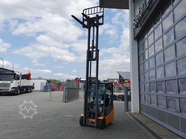 Gabelstapler Jungheinrich EFG 215 / Triplex: 4.25m! / SS / nur 1.368h!