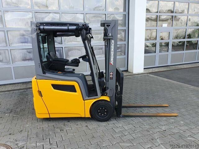 Heftruck Jungheinrich EFG 215 / Triplex: 4.25m! / SS / nur 2.184h!