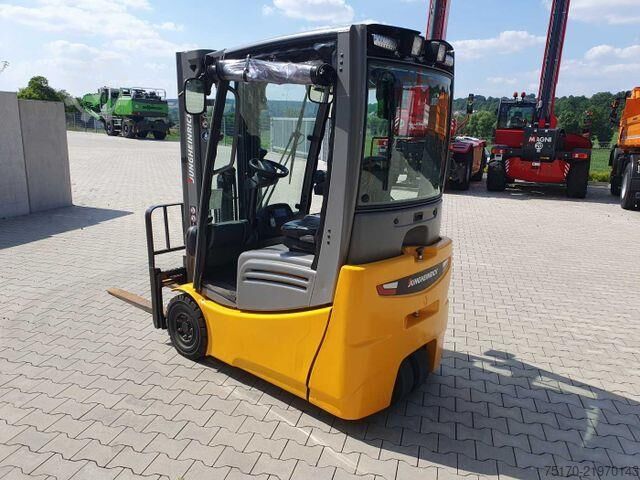 Heftruck Jungheinrich EFG 215 / Triplex: 4.25m! / SS / nur 2.184h!