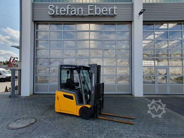 Motostivuitor Jungheinrich EFG 215 / Triplex: 4.25m! / SS / nur 3.488h!