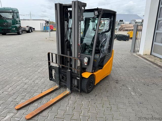 Motostivuitor Jungheinrich EFG 215 / Triplex: 4.25m! / SS / nur 3.298h!