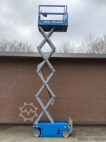 Kullanılmış makaslı platform Genie GS1930 (yeni aküler) GENIE GS1930