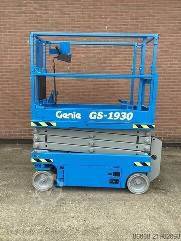 Kullanılmış makaslı platform Genie GS1930 (yeni aküler) GENIE GS1930