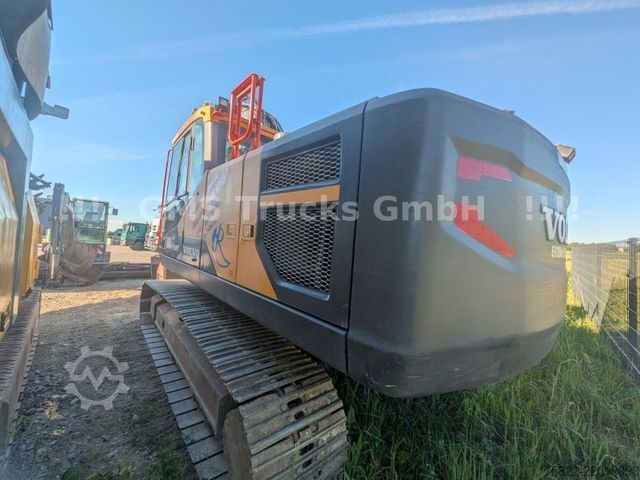 Pásový bagr VOLVO EC 220 / SW + 2 Löffel