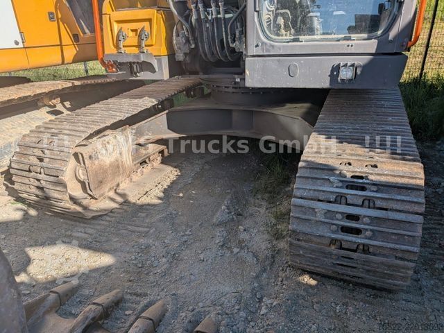 Pásový bagr VOLVO EC 220 / SW + 2 Löffel