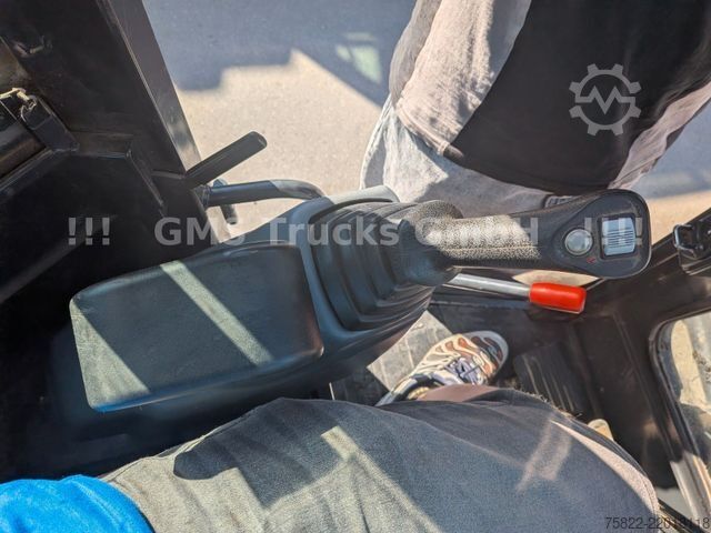 Minikotró YANMAR VIO 33 - 6 / POWERTILT / 3 Löffel / D-Maschine