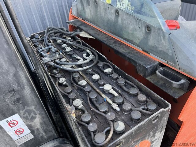 περονοφόρο ανυψωτικό με μετατόπιση ιστού BT RRE140H