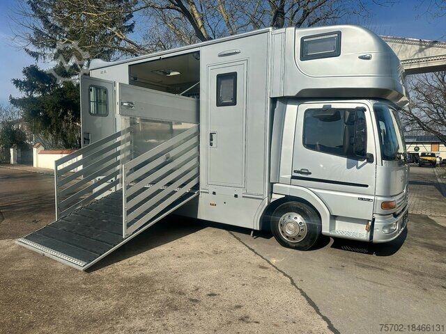 Veetransporter Mercedes-Benz Atego 818 Böckmann 2-3 Pferde