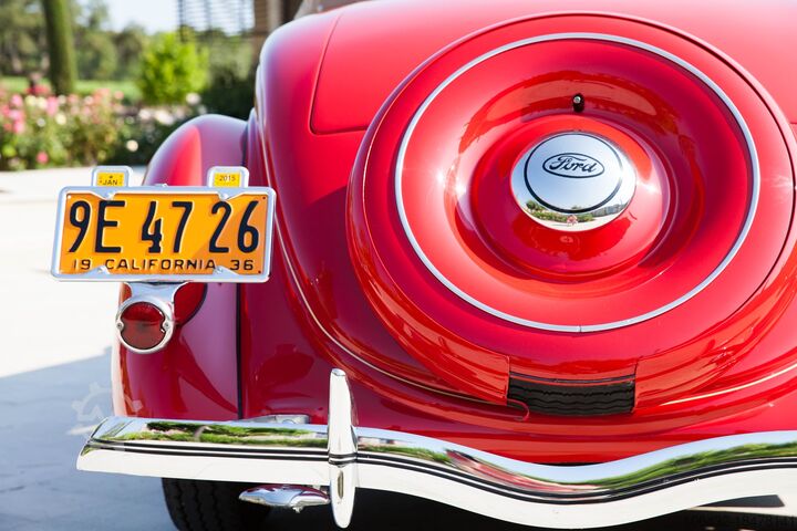 Klasični automobil FORD 1936 V.8 Roadster deluxe