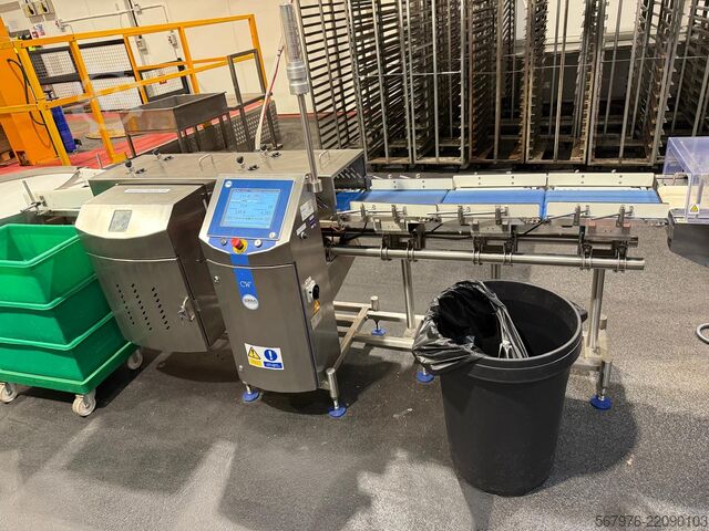 Flödesförpackare Fuji Packaging / Loma Systems Complete Packing Line for Muffins / Cake