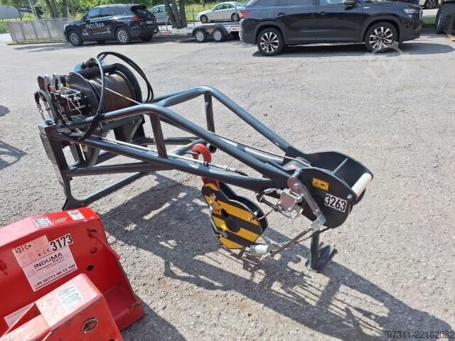 Machine de chargement et de déchargement Magni Jib mit Winde 2to.