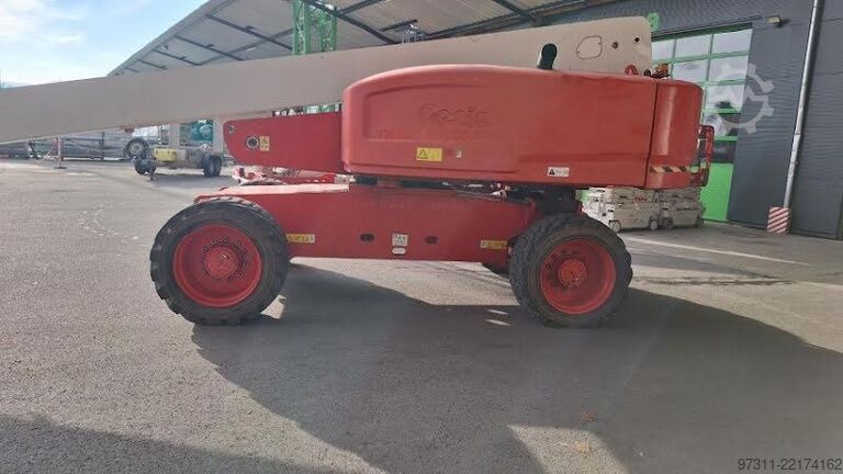 Telescopic boom lift Genie S-85