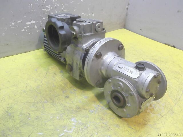 Nastavitelný převodový motor 0,37 kW 24-115 ot / min MOTOVARIO TKF/2