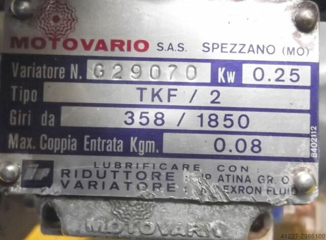 Nastavitelný převodový motor 0,37 kW 24-115 ot / min MOTOVARIO TKF/2