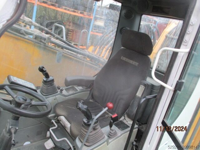 χειριστής υλικών LIEBHERR LH30M