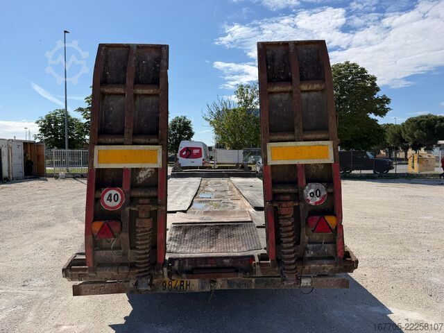 Semirremolque de plataforma baja para el transporte de maquinaria de construcción CTC RP26S