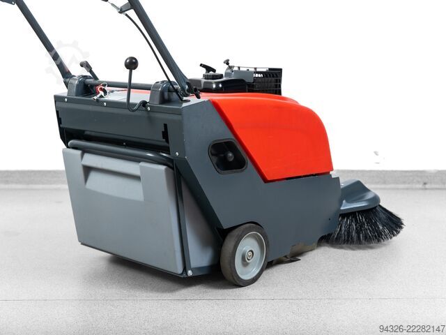 Hako Hamster 650 V veegmachine Hako Hamster 650 V - Benzin Sweeper - 3525m²h
