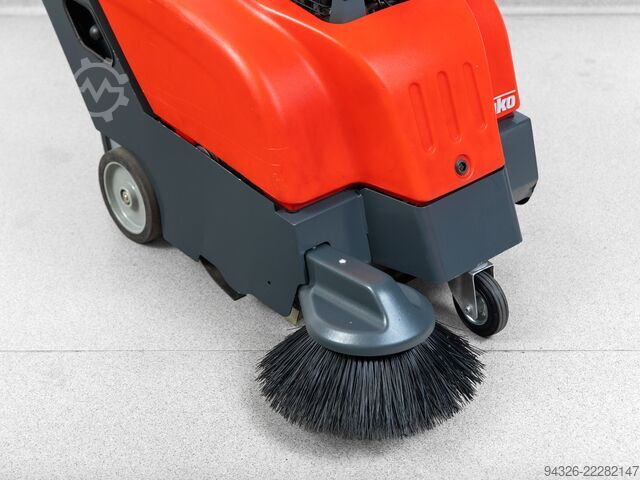 Hako Hamster 650 V veegmachine Hako Hamster 650 V - Benzin Sweeper - 3525m²h