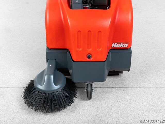 Hako Hamster 650 V veegmachine Hako Hamster 650 V - Benzin Sweeper - 3525m²h