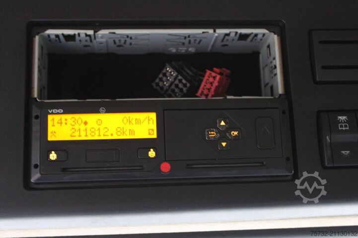 Volume tractor unit Mercedes-Benz Actros 1842 E6  Flachdach Mega ACC LDW NUR 211TKM