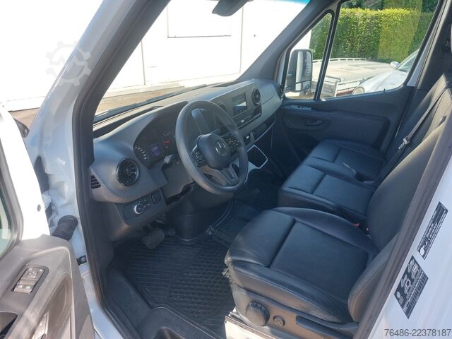 Bestelwagen met bakwagen Mercedes Sprinter 317CDI automaat koffer deuren