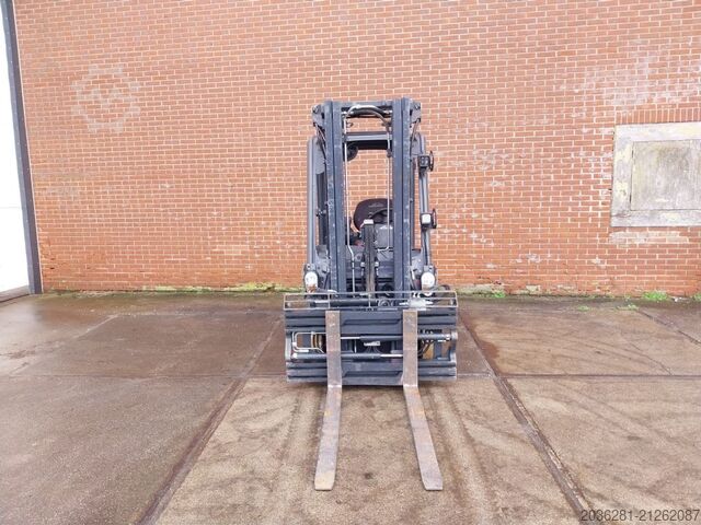 Electric 3-wheel forklift Linde E16-02