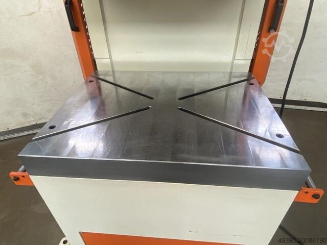 Ensøjlet - hydraulisk presse, hydropresse, stansepresse, produktionspresse HIDROLIKSAN C-Type 100