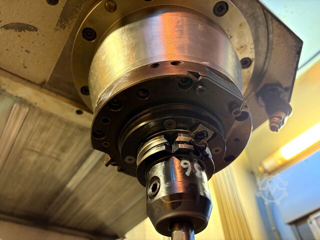Centro di lavoro a cinque assi CHIRON MILL 800
