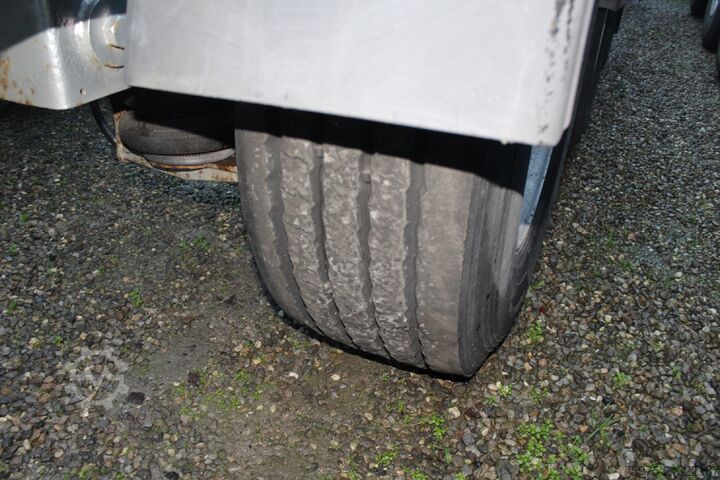 Cserélhető felépítményes félpótkocsi Menci semirimorchio ribaltabile 20 piedi 3assi