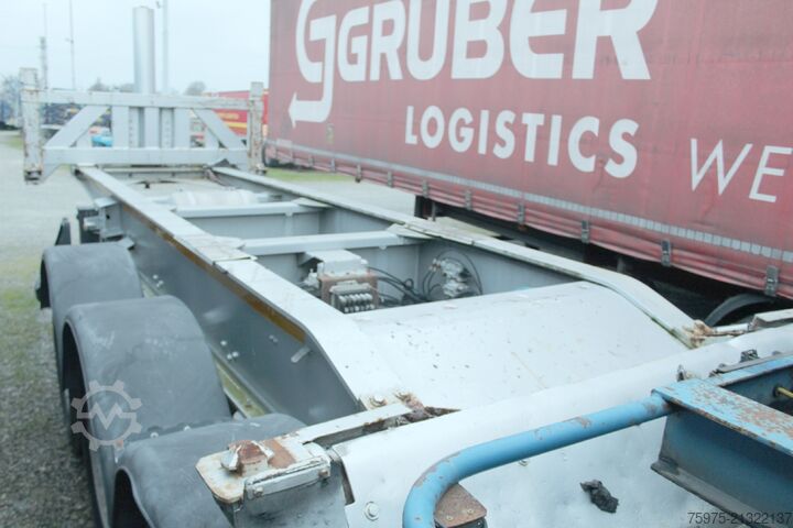 Cserélhető felépítményes félpótkocsi Menci semirimorchio ribaltabile 20 piedi 3assi