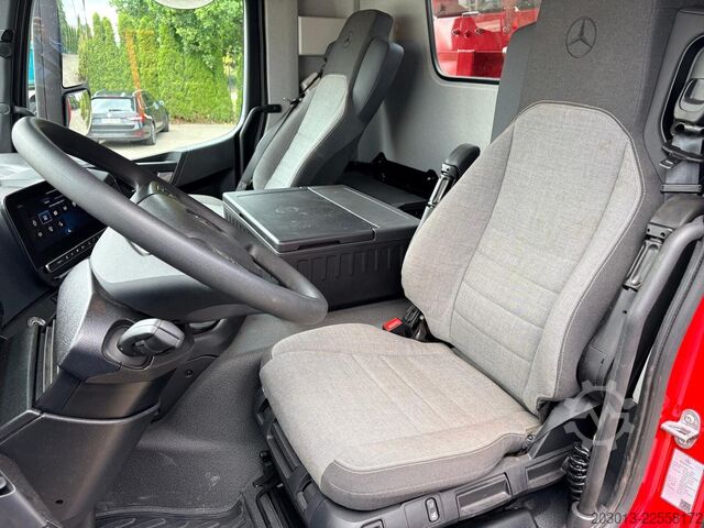 Autocamion basculant tridirecțional MERCEDES-BENZ Arocs 3246 8x4 Kipper Meiller Bordmatic