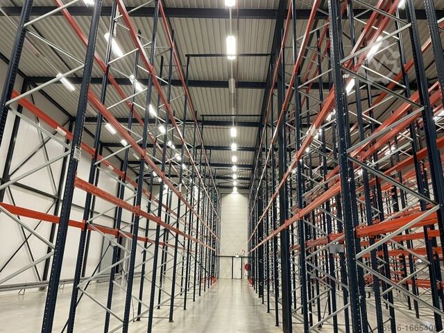 Raklapos állványrendszer Magas polcos raktár Polcrendszerek Mecalux Regallänge: 25,26 lfm.