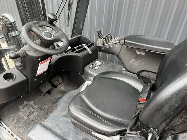 Electric 4-wheel forklift Linde E16P-02