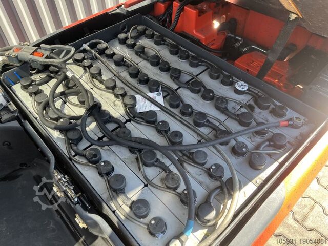 Electric 4-wheel forklift Linde E16P-02