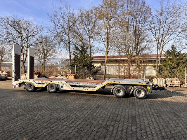 Remolque de plataforma baja Möslein T 4 VB H1 R  neuer 4 Achs Tieflader + Radmulden