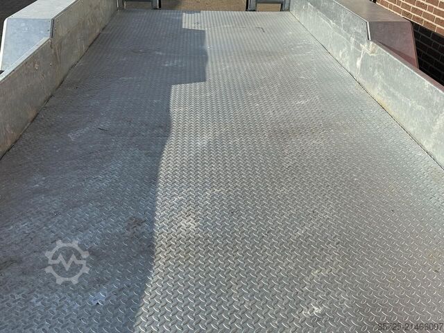 Remorque de transport de machines  