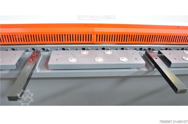 Hidraulikus asztali lemezolló 10 × 3200 mm Metal Technics Polska HYDRAULICZNE NOŻYCE GILOTYNOWE 10 X 3200