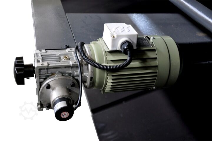 Hidraulikus asztali lemezolló 10 × 3200 mm Metal Technics Polska HYDRAULICZNE NOŻYCE GILOTYNOWE 10 X 3200