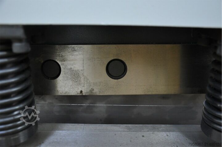 Hidraulikus asztali lemezolló 10 × 3200 mm Metal Technics Polska HYDRAULICZNE NOŻYCE GILOTYNOWE 10 X 3200