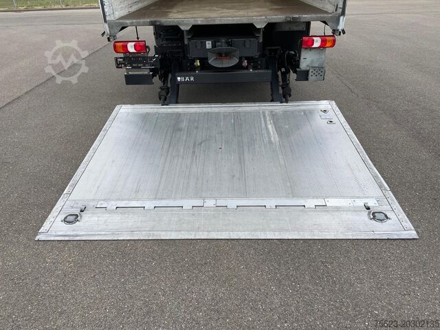 Düz kasa kamyon Mercedes-Benz Atego 1527 L ClassicSpace Luft AUT AHK SpurH