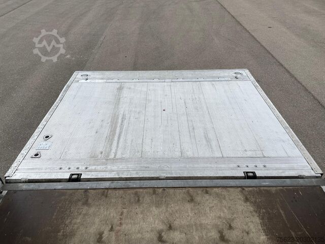 Düz kasa kamyon Mercedes-Benz Atego 1527 L ClassicSpace Luft AUT AHK SpurH